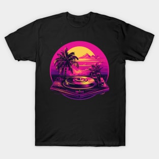 Turntable Vinyl in the Synthwave 80s eighties style T-Shirt